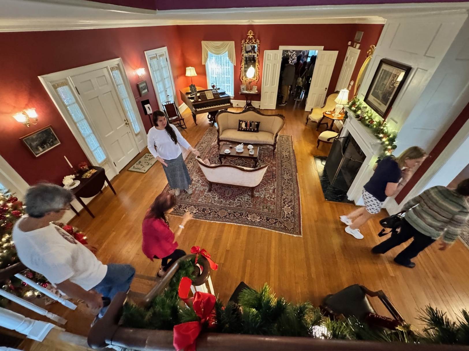 A group of people in a living room

Description automatically generated